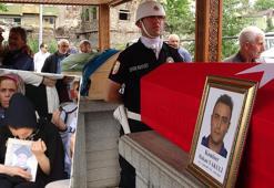 Kazada ölen komiser eşinin fotoğrafına sarılıp ‘Gamzesine kurban olduğum’ diyerek gözyaşı döktü