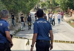 Evine misafir olan babasını öldürüp, kardeşini ağır yaraladı