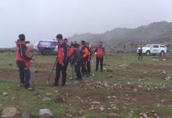 Ağrı Dağı'nda kaybolan 1'i kadın 2 dağcı aranıyor