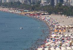 Termometreler 46 dereceyi gördü; Konyaaltı Sahili doldu