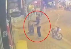 Telefon dükkanına silahlı saldırı kamerada