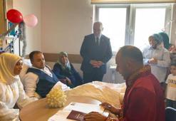 Düğün alışverişinde damadın ayakları kırılınca nikah hastane odasına kıyıldı