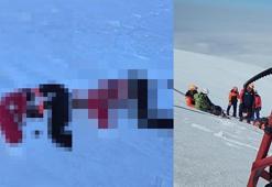 Ağrı Dağı'nda ekipler, 2 dağcının 4 bin 900 rakımdaki cenazelerini aldı