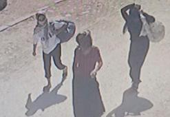 Mahalleye bohçacı gibi gelip, girdikleri evden para ve altınları çaldılar