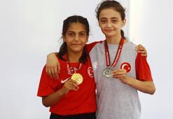 Güreş Şampiyonası’nda iki takım arkadaşı, final müsabakasında karşı karşıya geldi