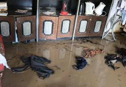 Erzurum’da sağanak sele neden oldu, ev ve ahırları su bastı