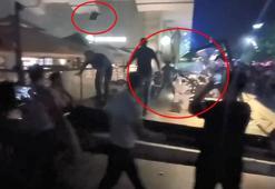 Batman'da İsrail'e tepki için toplanan grup, kahve zinciri şubesine taş, sopa ve sandalyelerle saldırdı; o anlar kamerada