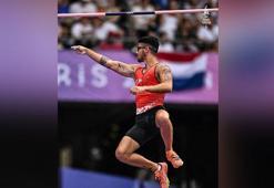 Milli atlet Ersu Şaşma, sırıkla atlamada finale yükseldi