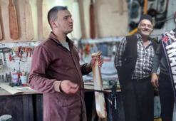 Dedesinden çalmayı ve yapmayı öğrendiği kemençeyi İznik'te üretip, dünyaya satıyor