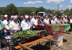 Düğün gecesi kazada ölen çift, yan yana toprağa verildi