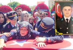 Şehit Astsubay Çavuş, son yolculuğuna uğurlandı; annesi törene sedye ile getirildi