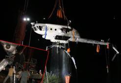 Adana'da düşen helikopter sudan çıkarıldı, Rusya'ya götürülmek üzere parçalanmaya başlandı