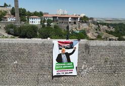 Diyarbakır'da tarihi surlara Hamas'ın yeni lideri Sinvar'ın posteri asıldı