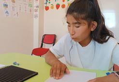 Görme engelli Sibel, 4 ayda Braille alfabesiyle okuma yazmayı öğrendi