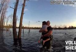ABD’de kaybolan 5 yaşındaki otizmli çocuğun kurtarıldığı anlar polisin vücut kamerasına yansıdı