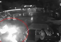 Muş'ta akaryakıt istasyonundaki otomobil, alev aldı