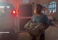 Filistin Kızılayı, Gazze’deki okul saldırısı sonrası ölü ve yaralıları tahliye etti