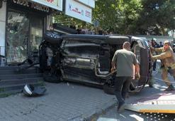 Maltepe’de kontrolünü kaybeden cip dükkana çarptı: 3 Yaralı