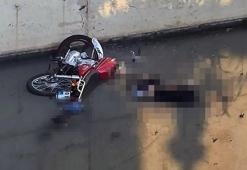 2 arkadaş, devrilen motosiklet ile sulama kanalında ölü bulundu