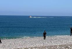 Batan teknede 3 kişi kurtarıldı; 3 kişi aranıyor