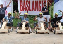 Rize'de dansçılardan 'Ülkelerarası Tahta Araba Yarışması'