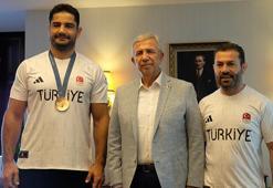 Mansur Yavaş, milli güreşçi Taha Akgül ve hocası Abdullah Çakmar ile bir araya geldi