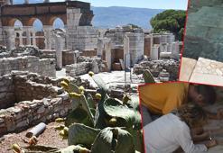 Ayasuluk Tepesi kazılarında St. Jean Kilisesi'nin güney haç kolunda zemin döşemeleri bulundu