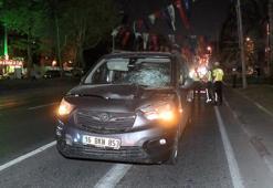 Fatih'te karşıya geçen yayaya çarptı, aracı bırakıp kaçtı; 1 ölü