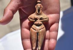 Ulucak Höyüğü'nde 8 bin yıllık kadın heykelciği bulundu