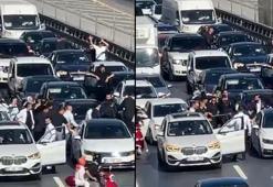 Küçükçekmece'de D-100 Karayolu'nu kapatıp halay çeken magandalar gözaltına alındı