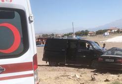 Minibüs ile otomobil kavşakta çarpıştı; 6'sı çocuk, 8 yaralı