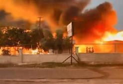 Antalya'da kağıt fabrikası yandı