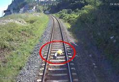 Trenin çarptığı demans hastası kadının öldüğü kaza kamerada