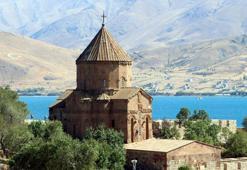 Prof. Dr. Alp: Tavşanlar Akdamar Adası'nın kuyusunu kazıyor