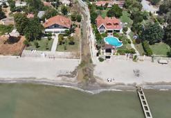 Büyükçekmece'de denizin rengi kahverengiye döndü