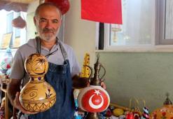 Emekli öğretmen, yetiştirdiği su kabaklarını dekoratif ürünlere dönüştürüyor