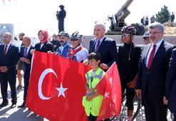 Kurtulmuş Kocatepe'de; İzmir'e götürülecek Türk bayrağını teslim etti