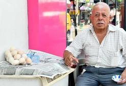 52 yıldır köylüden takasla aldığı ürünleri satıyor