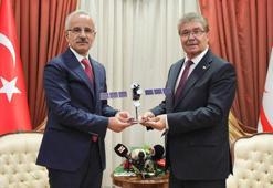 Bakan Uraloğlu, KKTC Başbakanı Üstel ile bir araya geldi