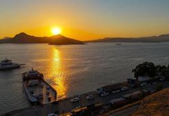 Feribot kuyruk çilesi, gün batımı manzarasıyla unutuluyor