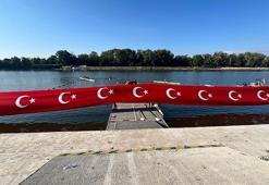 Kürek Milli Takımı, Meriç Nehri'nde 50 metrelik Türk bayrağı açtı