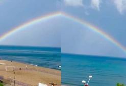 Bartın'da yağmur sonrası deniz üzerinde gökkuşağı oluştu