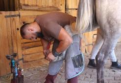 Öğretim görevlisi, boş vakitlerinde nalbantlık yapıyor: 50-60 bin lira getirisi oluyor