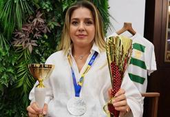 Türkiye'nin ilk engelli kadın pilotu, Avrupa Ralli Şampiyonası'ndan çifte kupayla döndü