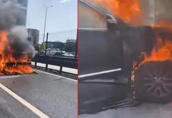 Esenyurt D-100'de araç alev alev yandı