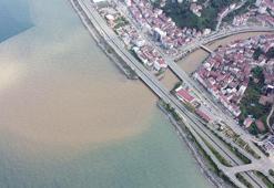 Trabzon’da sel sonrası Karadeniz renk değiştirdi