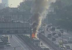 Halıcıoğlu'nda metrobüs yangını