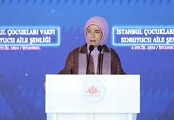 Emine Erdoğan, koruyucu aileler ve çocuklarıyla buluştu