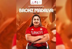 Para halterde Sibel Çam, bronz madalya kazandı
