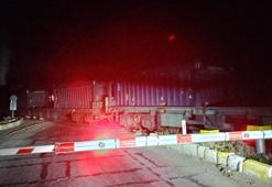 Tren arızası nedeniyle hemzemin geçitte ulaşım kapandı